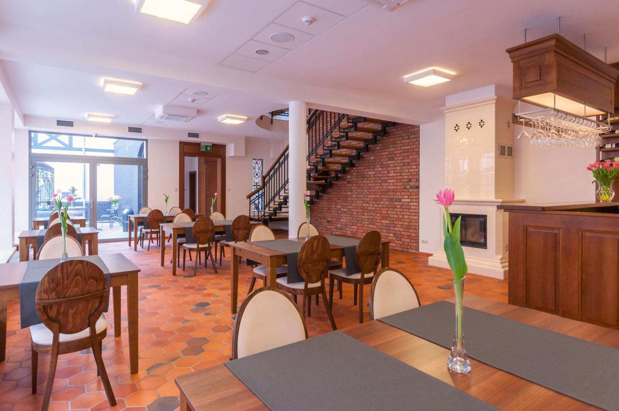Gosciniec Kasztel U Gostla Hotell Murowana Goślina Exteriör bild