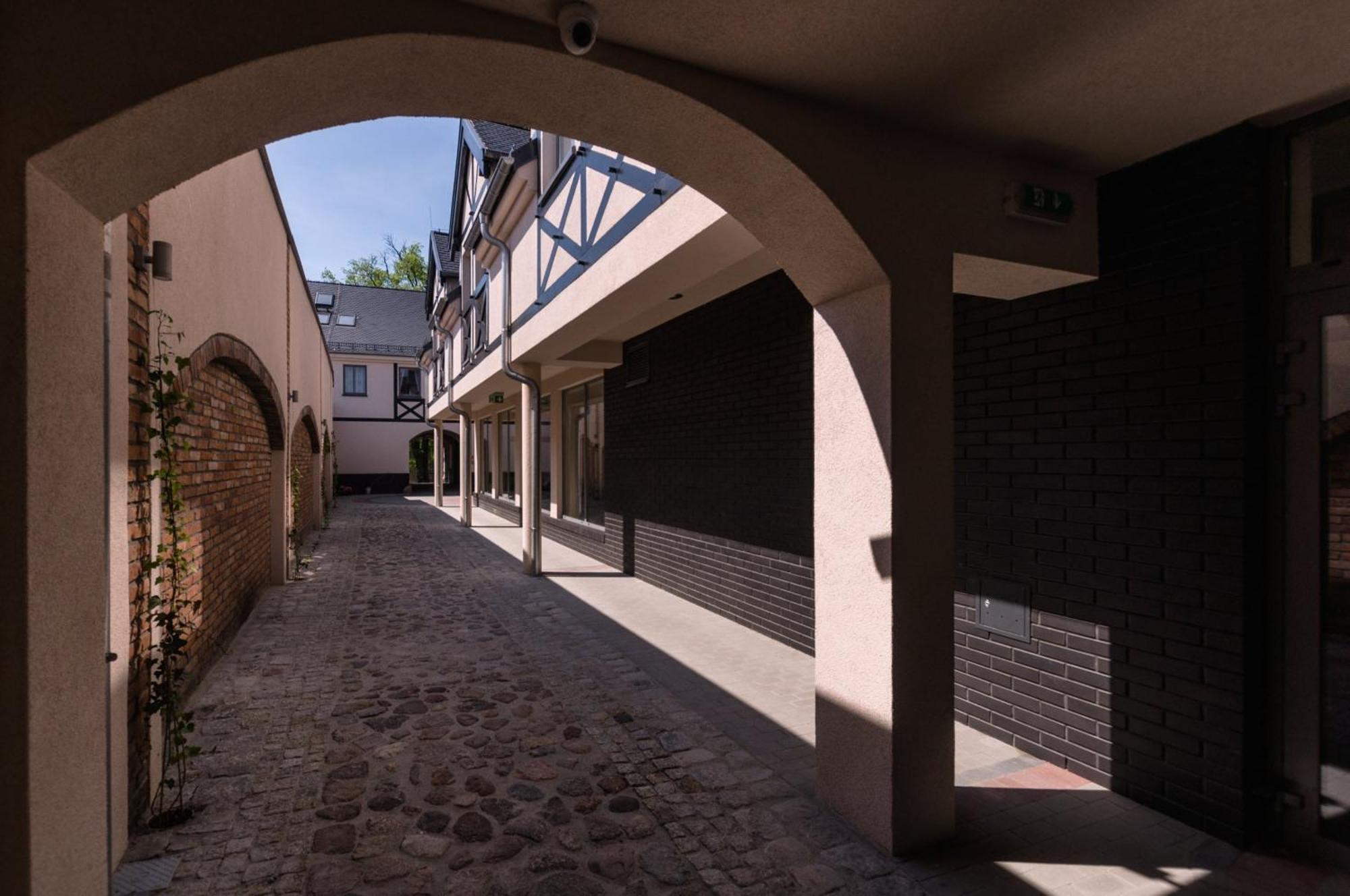 Gosciniec Kasztel U Gostla Hotell Murowana Goślina Exteriör bild