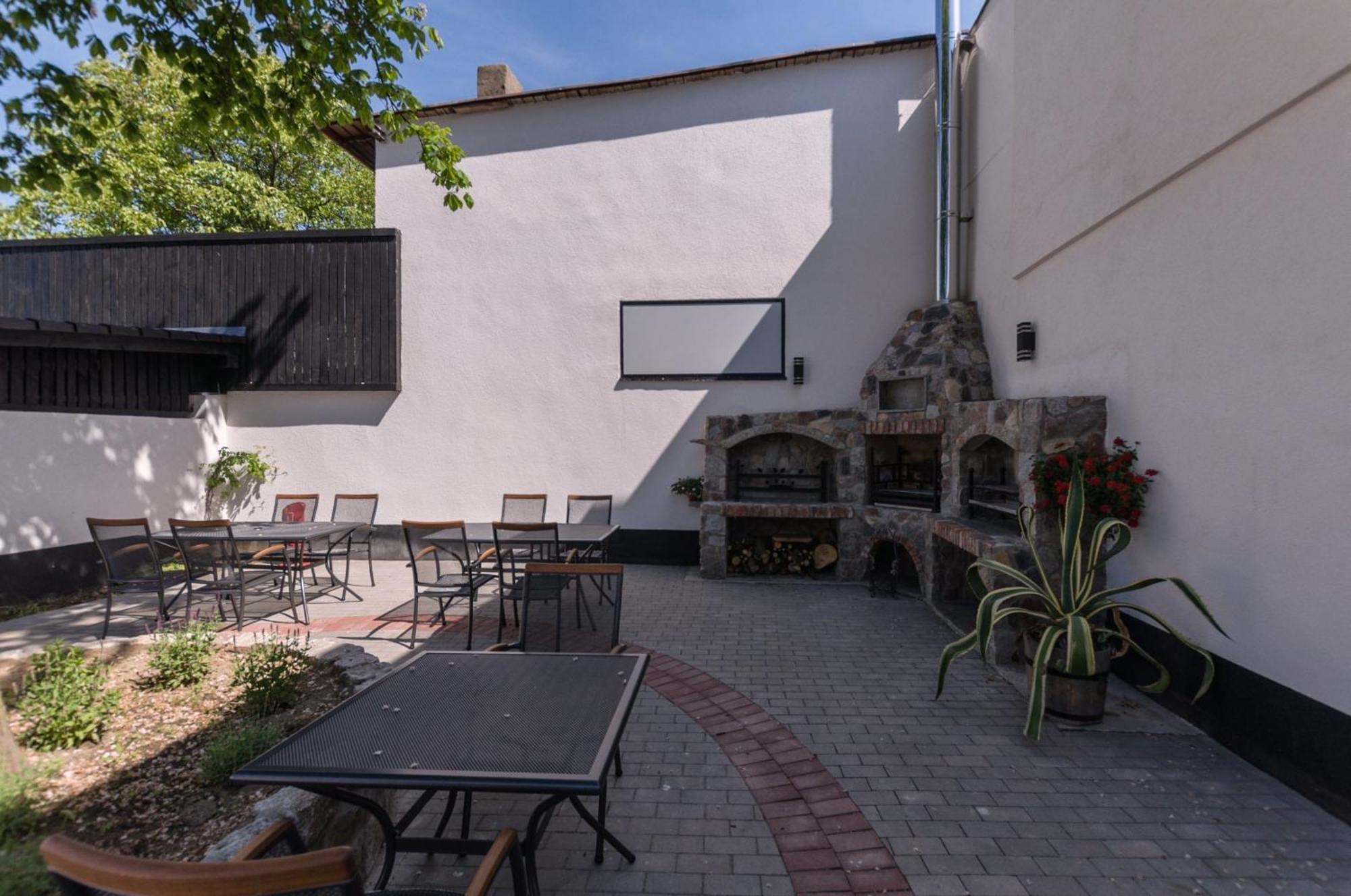 Gosciniec Kasztel U Gostla Hotell Murowana Goślina Exteriör bild